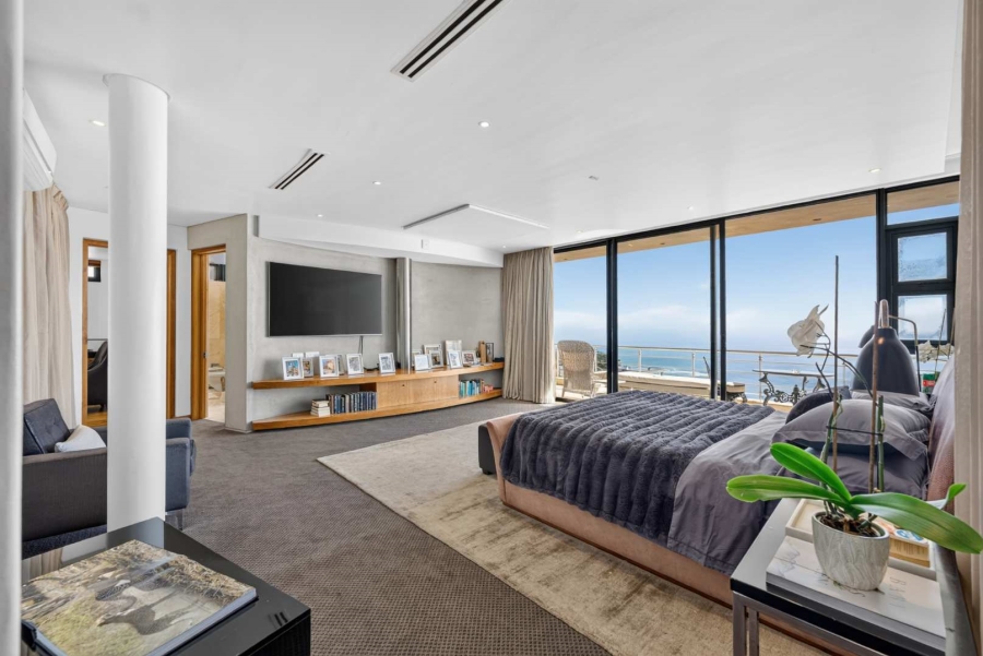 8 Bedroom Property for Sale in Bantry Bay Western Cape